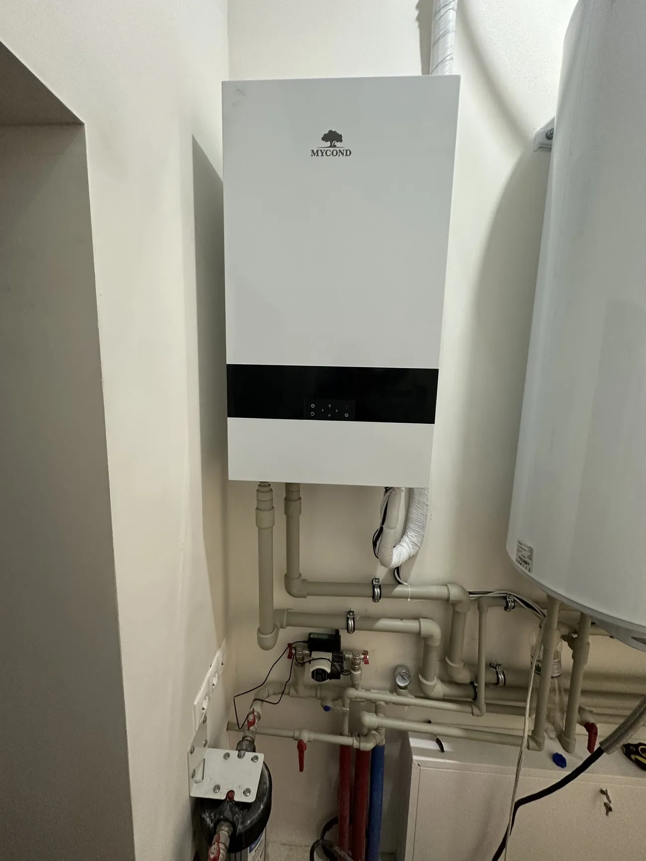 Отдельная вилла с тепловыми насосами Mycond Split BeeHeat MHS-U14BH