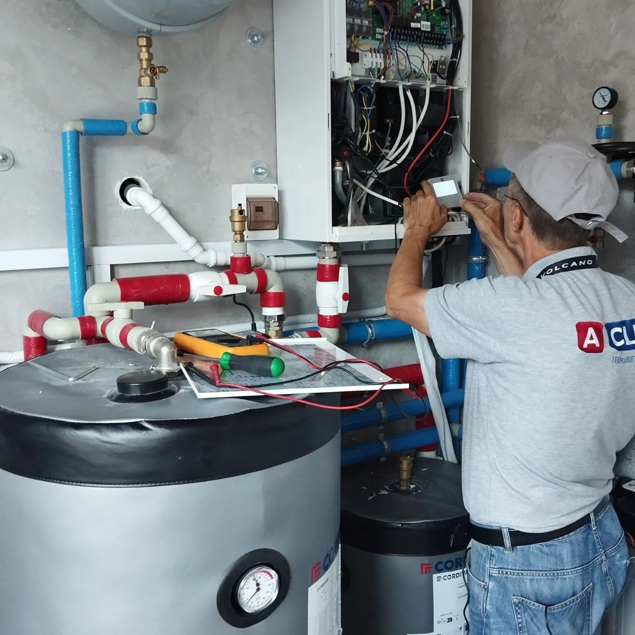 Отдельно стоящий дом с тепловыми насосами Mycond Split серии BeeHeat